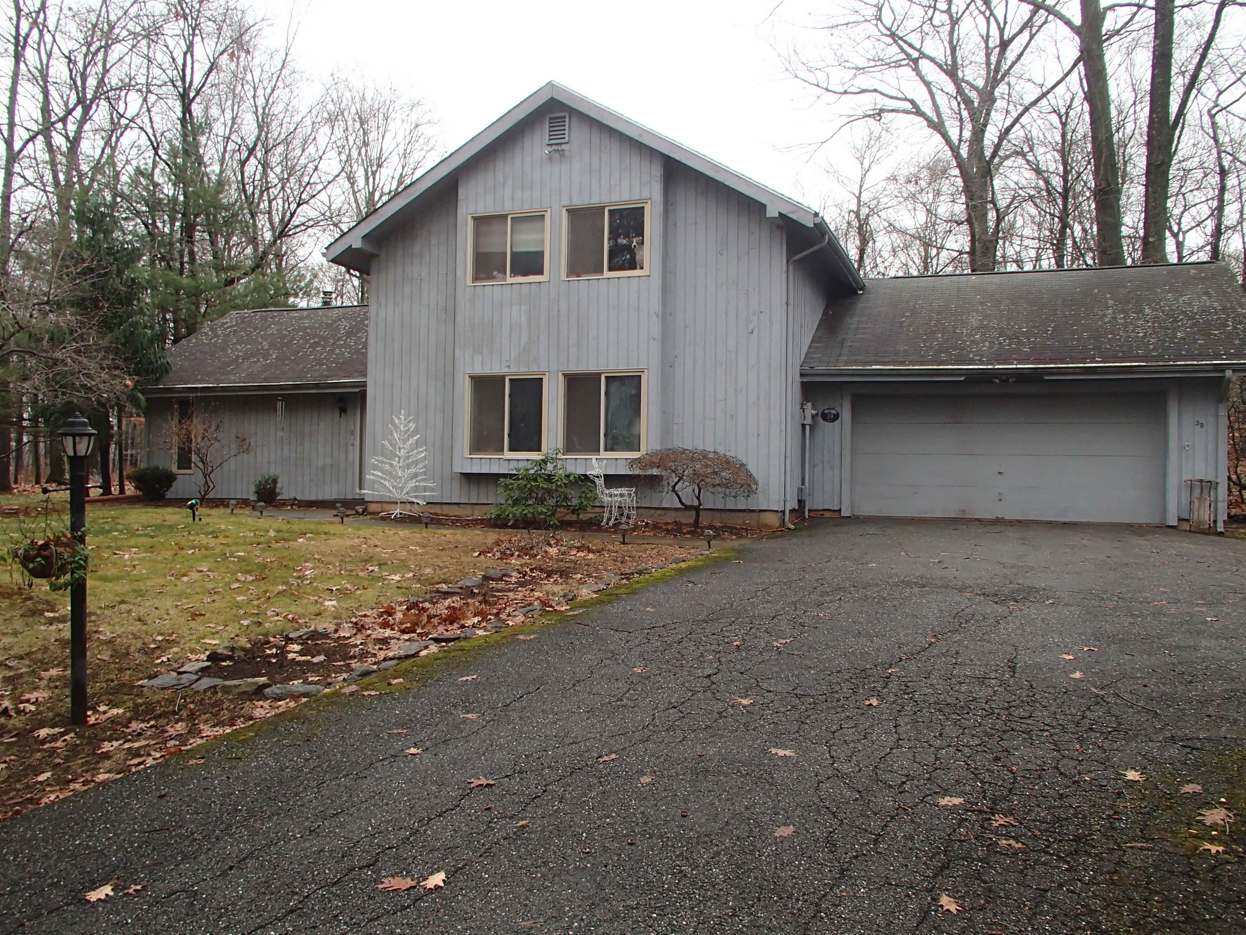 Building photograph for 39 BILBERRY RD
